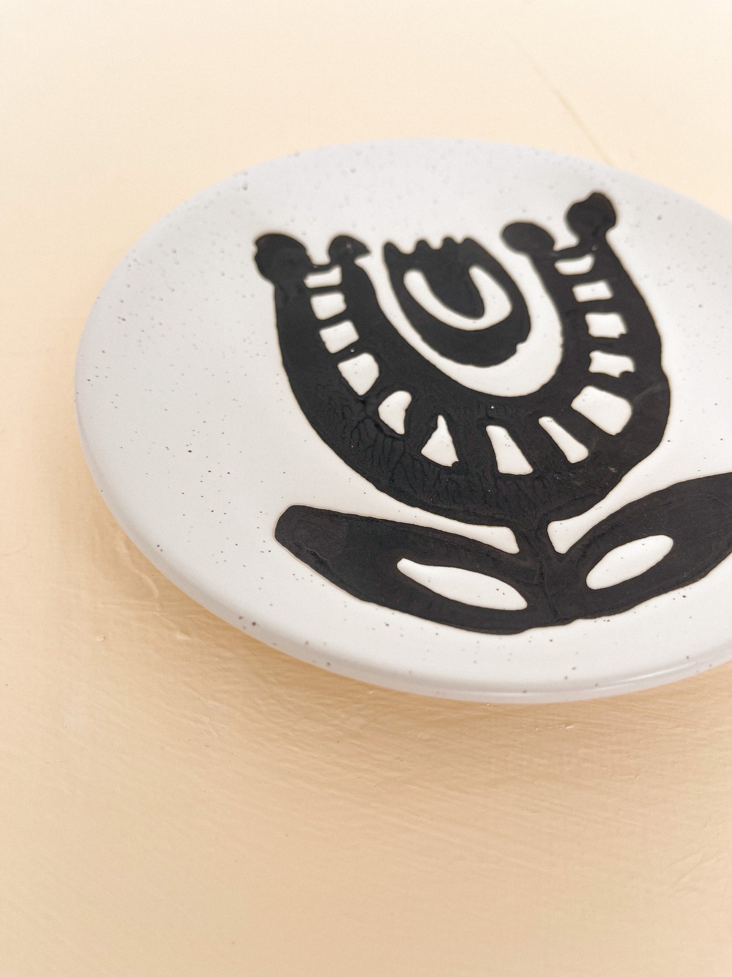 Minimal small plate- Flower