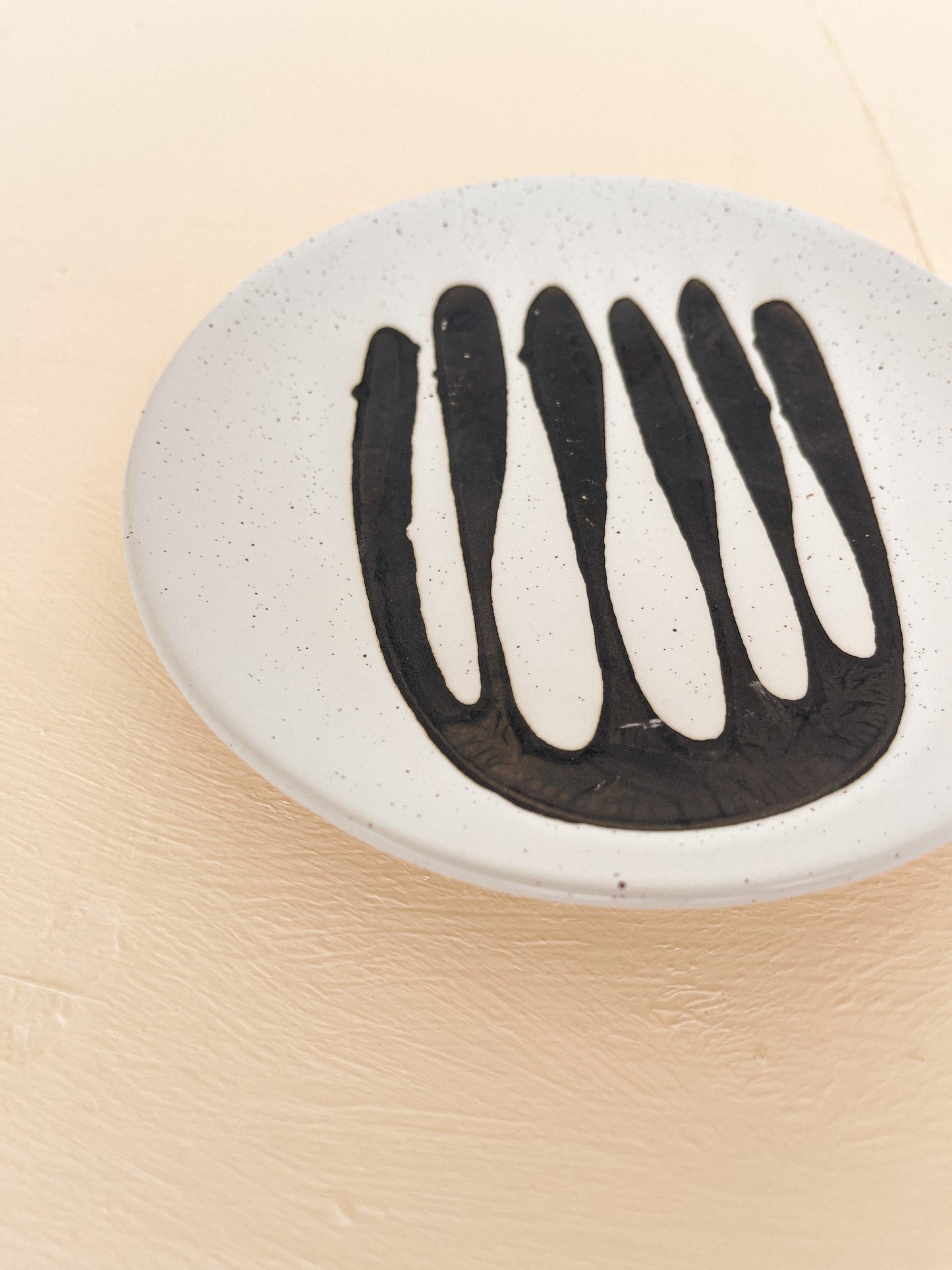 Minimal small plate- Hand